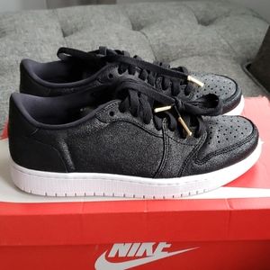 Nike Black Air Jordan Retro Low Size 8